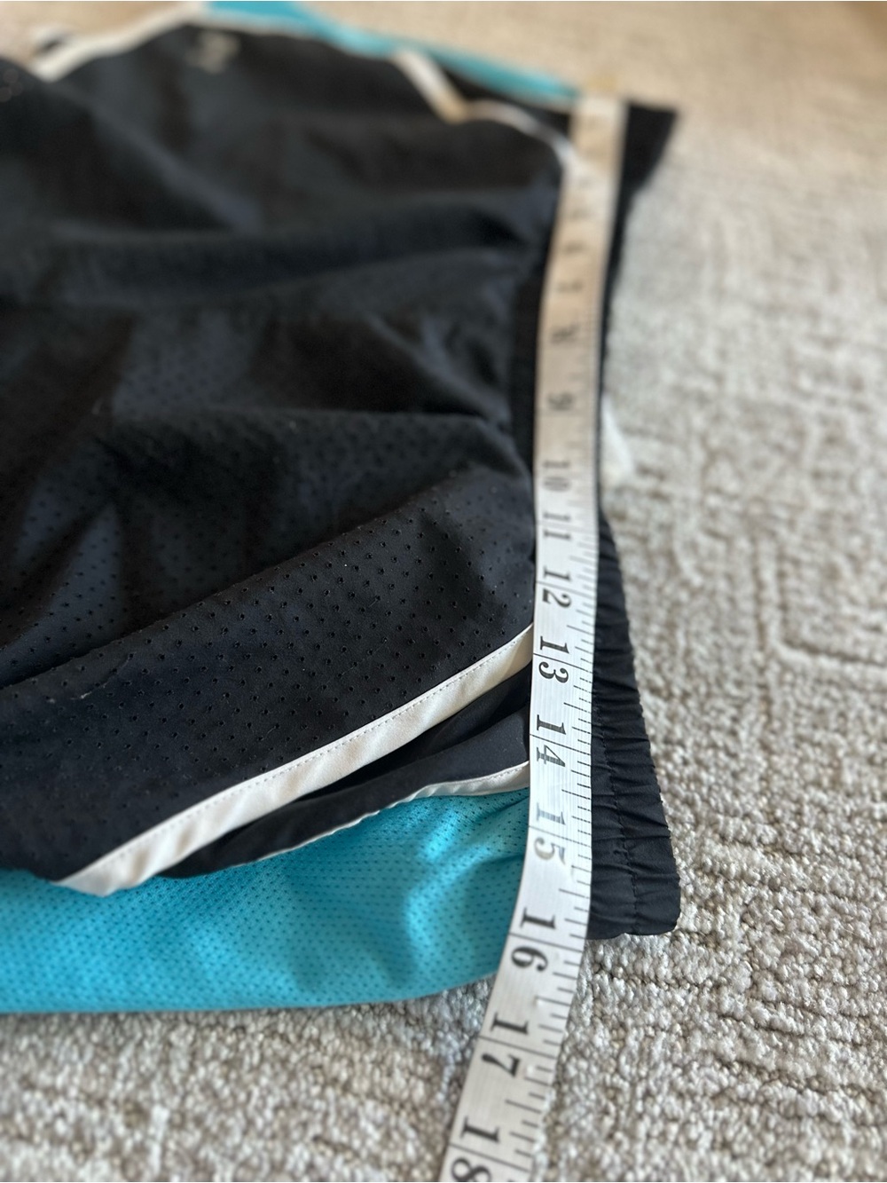 Under Armour Women’s Black Running Shorts Large Blue Mesh Athletic Activewea - Picture 10 of 11